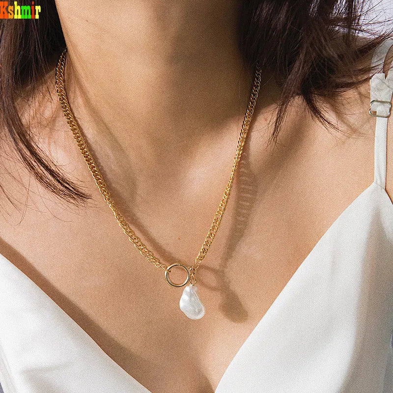 Retro Baroque Style Pearl Pendant Necklace - Geometric Elegance